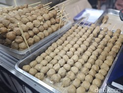 Petualangan Kuliner Jalan Semangka: Kebab Lezat dan Bakso Bakar Jumbo