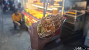 Jajan Shawarma Jumbo hingga Nasi Bakar Aneka Isian di Jalan Semangka