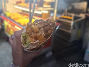 Jajan Shawarma Jumbo hingga Nasi Bakar Aneka Isian di Jalan Semangka