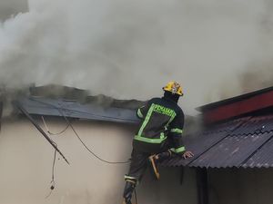 Tempat Hiburan di Hotel Danau Toba Medan Terbakar, Pengunjung Berhamburan Tempat Hiburan di Hotel Danau Toba Medan Terbakar, Pengunjung Berhamburan