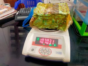 Heboh Puluhan Kilogram Sabu Ditemukan Terapung di Perairan Masalembu Heboh Puluhan Kilogram Sabu Ditemukan Terapung di Perairan Masalembu