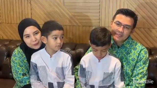Berita Viral Selebriti dari InsertLive : Tya Ariestya dan Suami Naik Haji Pertama Kali, Sudah Siapkan 3 Daftar Doa