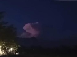 Kilatan Petir di Gunung Kelud Bikin Geger Warga, Ini Kata PVMBG