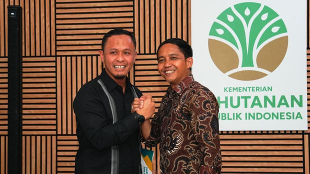 Wali Kota Agung dikala berjumpa  Menteri Kehutanan dan memperoleh apresiasi kebijakan bersih-bersih baliho. (Foto: Dok Diskominfotik Pekanbaru)