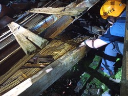 Nenek Rukiyem Ditemukan Meninggal di Antara Reruntuhan Dapur Rumahnya