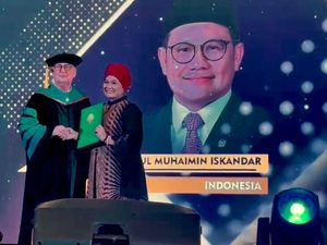 Cak Imin Terima Gelar Honoris Causa dari Universitas di Florida Cak Imin Terima Gelar Honoris Causa dari Universitas di Florida