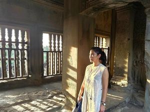Potret Dian Sastro Liburan di Angkor Wat, Semua Terasa Familiar