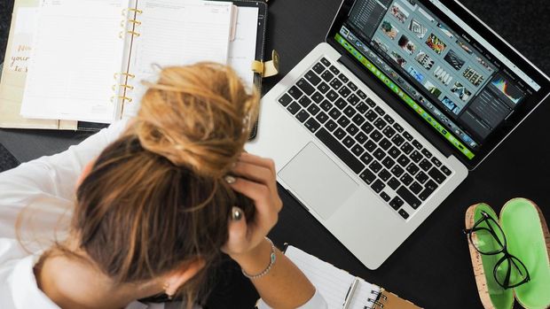 Ilustrasi Seseorang yang Stres Karena Pekerjaan/ Foto: pexels.com/energepic.com