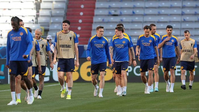  The players warm up together during the FC Internazionale training session ahead of the UEFA Champions League Final 2025 between Paris Saint-Germain and FC Internazionale Milano at Munich Football Arena on May 30, 2025 in Munich, Germany. (Photo by Jonathan Moscrop/Getty Images)