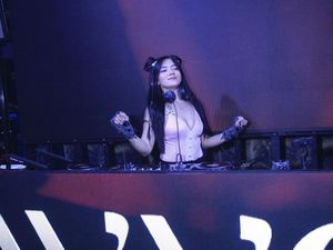 Justin Kiki Menyesal Baru Jadi DJ Justin Kiki Menyesal Baru Jadi DJ