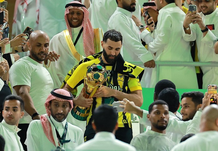 Karim Benzema Soccer Football - Saudi Kings Cup - Final - Al Ittihad v Al Qadsiah - King Abdullah Sports City, Jeddah, Saudi Arabia - May 30, 2025 Al Ittihads Karim Benzema holds the trophy after winning the Saudi Kings Cup REUTERS/Stringer
