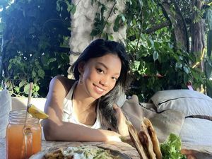 Keseruan Naura Ayu Makan di Kafe Canggu hingga Jajan Mochi di Jepang Keseruan Naura Ayu Makan di Kafe Canggu hingga Jajan Mochi di Jepang