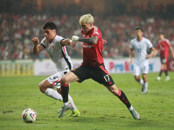 HONG KONG, CHINA - MAY 30: Alejandro Garnacho of Manchester United in action during the match between Manchester United and Hong Kong at Hong Kong Stadium on May 30, 2025 in Hong Kong, China. (Photo by Thomas Tang/Eurasia Sport Images/Getty Images)