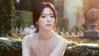 Lebaran Vibes, Gaya Han So Hee Hadiri Dior Cruise 2026 Show Curi Atensi