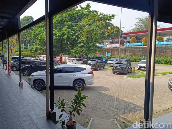 Asa Para Pejuang Rupiah di Rest Area yang Disita Jaksa