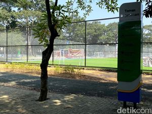 Taman Persib yang Masih Berpagar Seng Taman Persib yang Masih Berpagar Seng