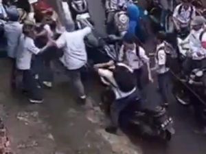 Pelajar SMA 9 Makassar Dikeroyok Sekelompok Siswa MAN 1, Polisi Turun Tangan Pelajar SMA 9 Makassar Dikeroyok Sekelompok Siswa MAN 1, Polisi Turun Tangan