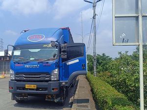 Saat Sopir Truk Bicara Korupsi dari Balik Kemudi Saat Sopir Truk Bicara Korupsi dari Balik Kemudi