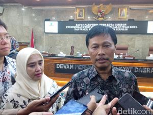 Ragam Suara Warga Cirebon soal 100 Hari Kerja Effendi Edo-Siti Farida Ragam Suara Warga Cirebon soal 100 Hari Kerja Effendi Edo-Siti Farida