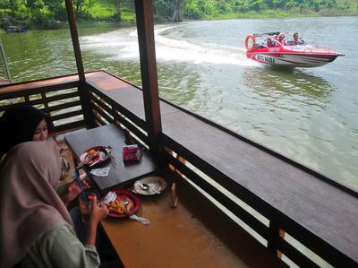 Serunya Keliling Bendungan Logung di Kudus Pakai Speedboat