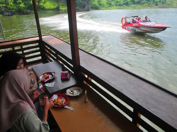 Serunya Keliling Bendungan Logung di Kudus Pakai Speedboat