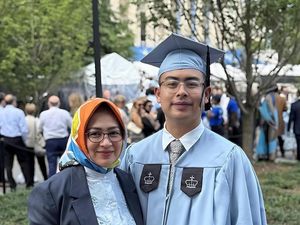 Anak Sulung Airin Raih Gelar MBA di Columbia University Anak Sulung Airin Raih Gelar MBA di Columbia University