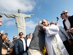 Pemberian berkat ini mewakili keinginan kolektif masyarakat Brasil untuk bimbingan ilahi dan harapan kesuksesan buat Ancelotti selama masa jabatannya. (Foto: Rafael Ribeiro/CBF)