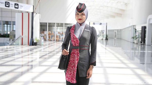 Cerita Fitri, dari Kasir Jadi Pramugari Kereta Cepat Whoosh