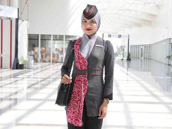 Cerita Fitri, dari Kasir Jadi Pramugari Kereta Cepat Whoosh