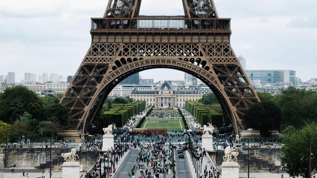 Indahnya Paris Dipotret Realme GT 7 yang Baru Dirilis Indahnya Paris Dipotret Realme GT 7 yang Baru Dirilis