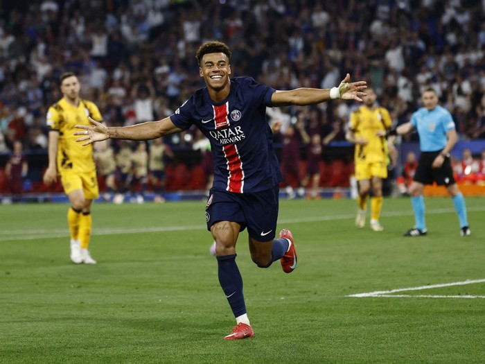 Soccer Football - Champions League - Final - Paris St Germain v Inter Milan - Allianz Arena, Munich, Germany - May 31, 2025 Paris St Germain's Desire Doue celebrates scoring their third goal REUTERS/Stephanie Lecocq