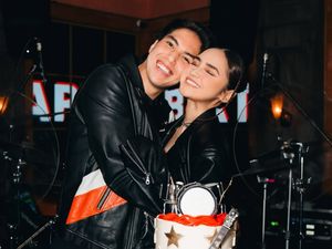 7 Foto Kejutan Ulang Tahun El Rumi Dari Syifa Hadju, Tampil Serasi & Mesra