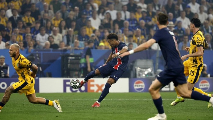 FBL-EUR-C1-PSG-INTER-FINAL Paris Saint-Germain's French midfielder #14 Desire Doue (C) scores his team's second goal during the UEFA Champions League final football match between Paris Saint-Germain (PSG) and Inter Milan in Munich, southern Germany, on May 31, 2025. (Photo by Odd ANDERSEN / AFP)