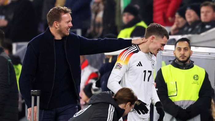 Florian Wirtz-Julian Nagelsmann 16 November 2024, Baden-Württemberg, Freiburg Im Breisgau: Soccer: Nations League A, Germany - Bosnia-Herzegovina, Group Phase, Group 3, Matchday 5, Europa-Park Stadium, Germany coach Julian Nagelsmann (l) reacts to the substitution of Florian Wirtz (2nd from right). Photo: Christian Charisius/dpa (Photo by Christian Charisius/picture alliance via Getty Images)