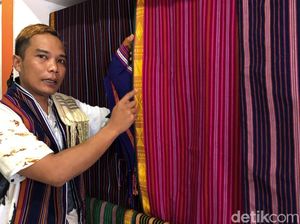Kisah Andi Winata, Dirikan Galeri Tenun Solah untuk Selamatkan Tenun Lenek Kisah Andi Winata, Dirikan Galeri Tenun Solah untuk Selamatkan Tenun Lenek