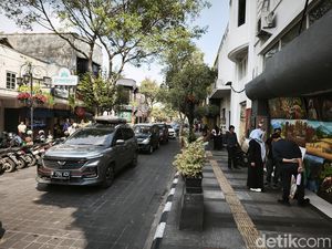 Jalan Braga dalam Pelukan Kisah Kejam dan Sosok Tak Kasat Mata