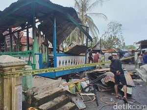 Rumah-Tambak Ikan di Palembang Hangus Terbakar, Puluhan Ikan Mati