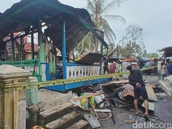 Rumah-Tambak Ikan di Palembang Hangus Terbakar, Puluhan Ikan Mati