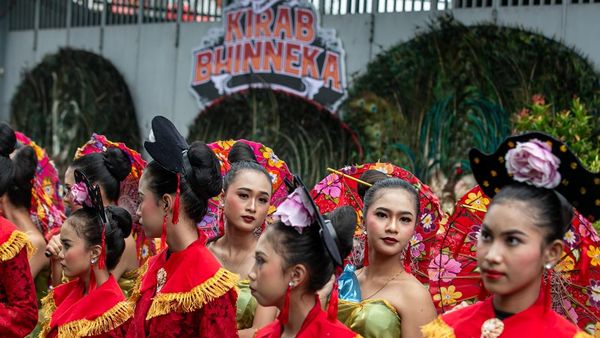 Warga Solo Gelar Kirab Bhinneka