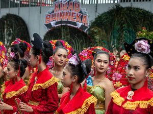 Warga Solo Gelar Kirab Bhinneka