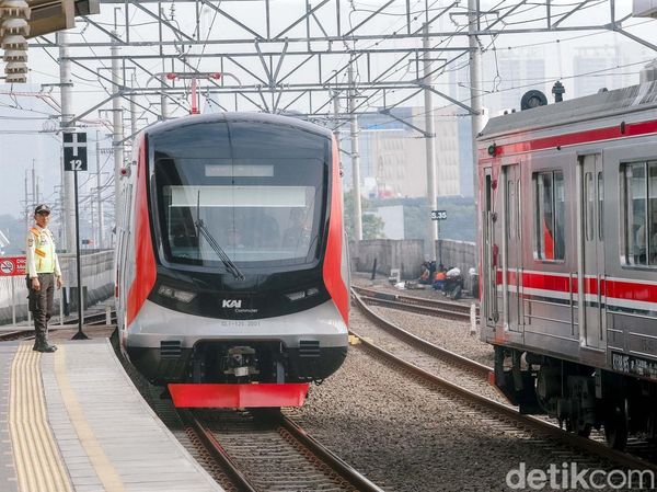 KRL Dari China Mulai Beroperasi Hari ini Layani Jalur Bogor dan Cikarang