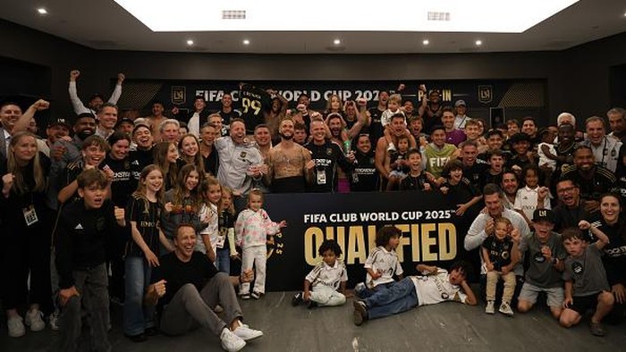 los angeles fc piala dunia antarklub 2025 LOS ANGELES, CALIFORNIA - MAY 31: Players of Los Angeles FC celebrate following the teams victory and qualification to the Club World Cup following the FIFA Club World Cup 2025 Play-In match between Los Angeles Football Club and Club America at BMO Stadium on May 31, 2025 in Los Angeles, California. (Photo by Luiza Moraes - FIFA/FIFA via Getty Images)