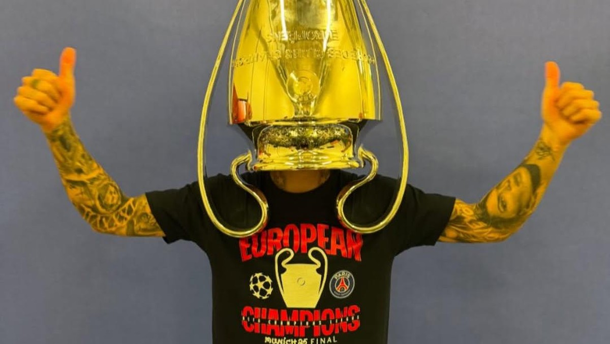 Lucas Hernandez membawa PSG jadi juara Liga Champions. (Foto: Instagram @lucashernandez21)