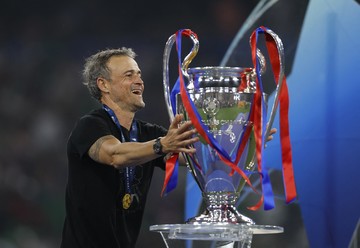 Luis Enrique Larang PSG Beli Pemain 'Tua'