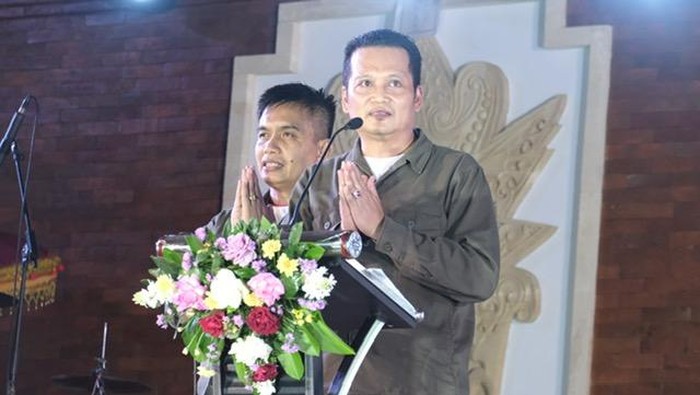 Malam puncak perayaan 100 hari Bang-Ipat bertajuk Satya Braya Jembrana. Setia Pada Janji, Bersama Untuk Masyarakat di Gedung Kesenian Ir. Soekarno, Sabtu (31/5/2025). (Pemkab Jembrana) Malam puncak perayaan 100 hari Bang-Ipat bertajuk Satya Braya Jembrana. Setia Pada Janji, Bersama Untuk Masyarakat di Gedung Kesenian Ir. Soekarno, Sabtu (31/5/2025). (Pemkab Jembrana)