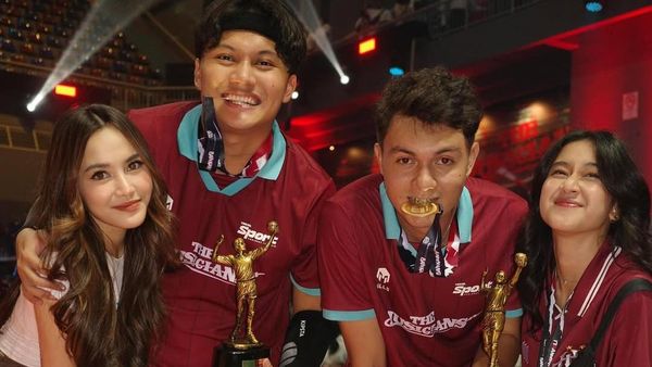 Nyoman Paul Bikin Baper, Rangkul-Elus Kepala Keisya Levronka