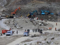 Update: Korban Tewas Longsor Gunung Kuda Cirebon Jadi 21 Orang!