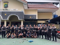 Polisi Ciduk 8 Pemuda Terlibat Tawuran di Jakpus, Sajam Corbek Disita
