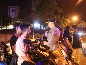 Patroli Malam di Pelalawan Riau: Kedai Tuak Didatangi-Balap Liar Dibubarkan Patroli Malam di Pelalawan Riau: Kedai Tuak Didatangi-Balap Liar Dibubarkan