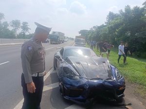 Pengamat Soroti Kecelakaan di Tol Akibat Kebut-kebutan Mobil Mewah Pengamat Soroti Kecelakaan di Tol Akibat Kebut-kebutan Mobil Mewah